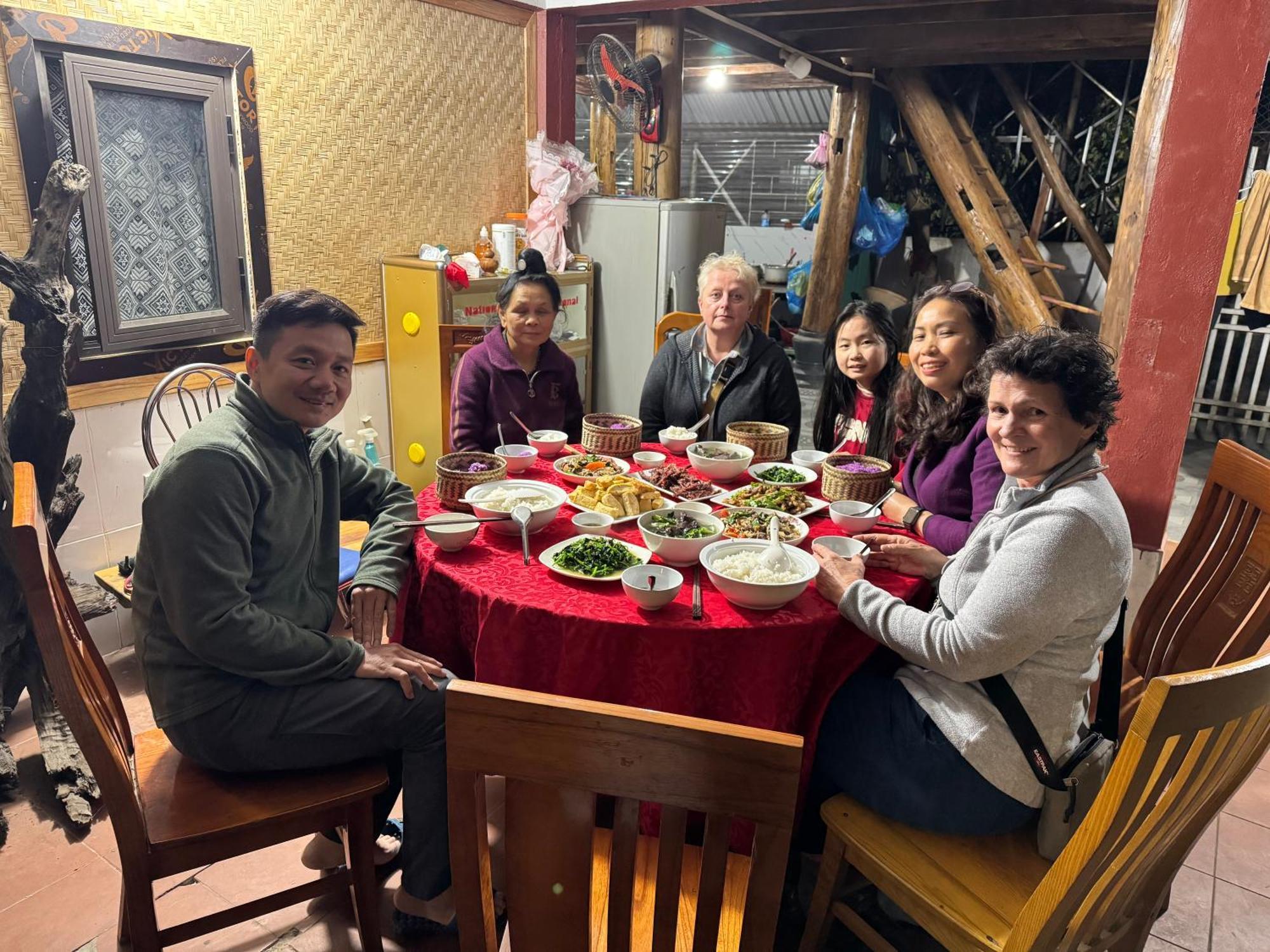 Minh Ngoc Homestay Dien Bien Phu Ban Him Lom Luaran gambar